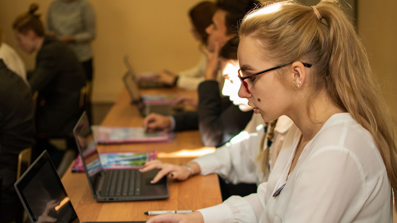 Студенты хабаровска. Студенты хабаровск. Ученики колледжа фото. Хабаровск студентка тогу. Студенты хабаровск.