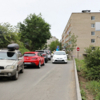 Но дорога всё равно заставлена автомобилями — newsvl.ru