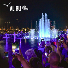 Концерт, фейерверк и лазеное шоу: во Владивостоке открыли «сухой» фонтан 