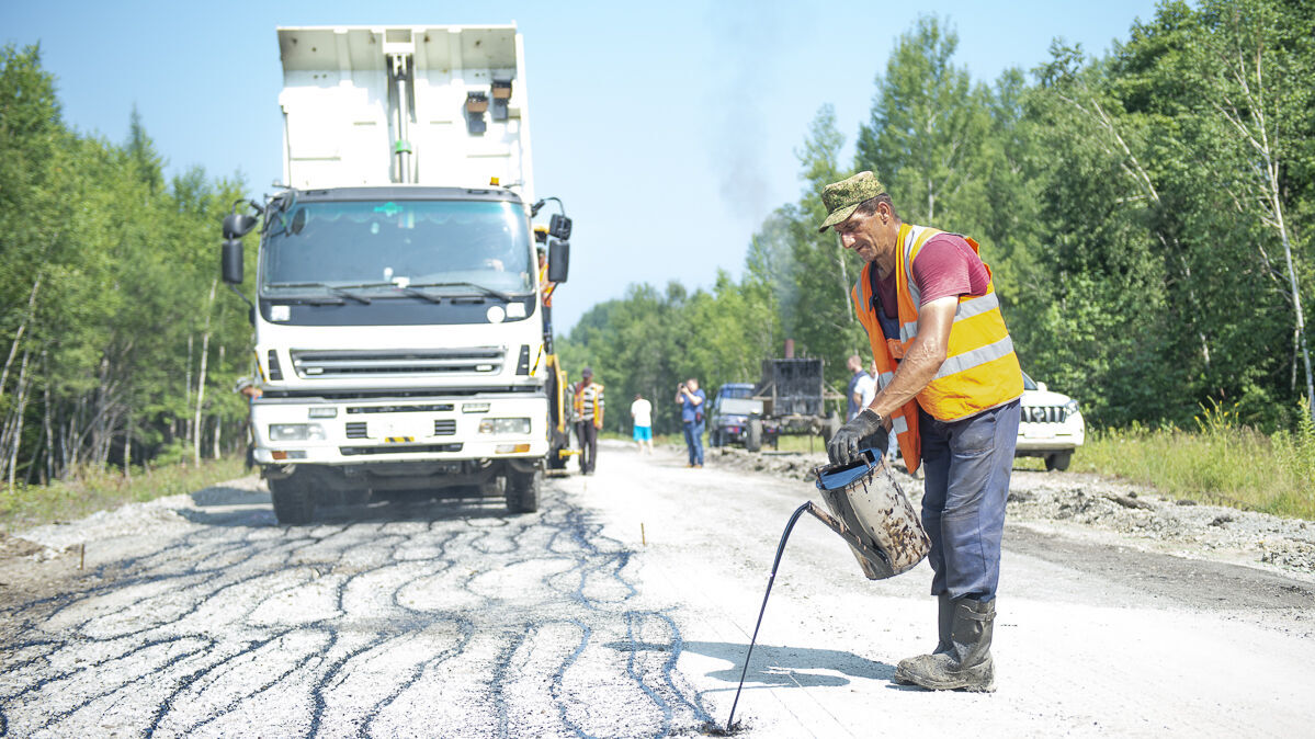 По-стахановски ремонтируют дороги в Хабаровске