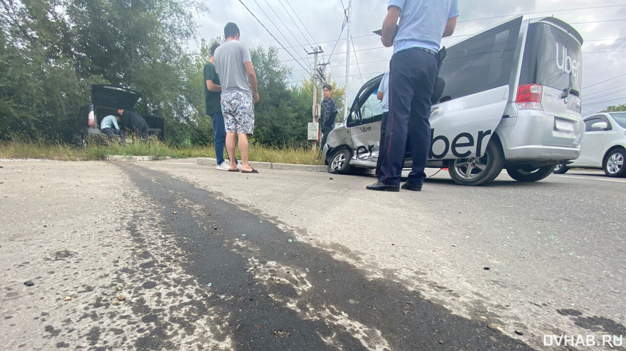 Uber-ДТП: два таксиста столкнулись на Шелеста (ФОТО)