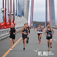 Спортсмены из 13 стран пробежали юбилейный международный марафон во Владивостоке 