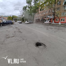 В районе Борисенко образовалась дыра в асфальте – под участком находится паропровод 