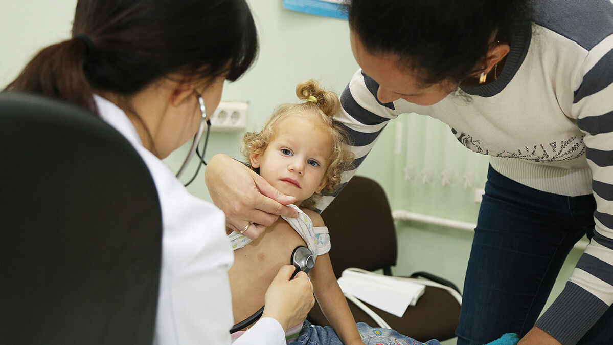 Детям с температурой в Николаевске отказывают в консультации врача