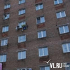 В пригороде Владивостока женщина погибла при падении из окна
