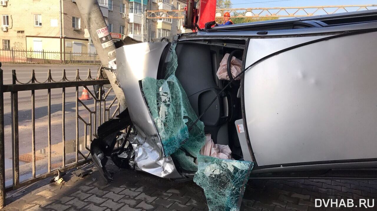 Прыгучий автомобиль: появилось видео утренней аварии на Шевчука (ВИДЕО)