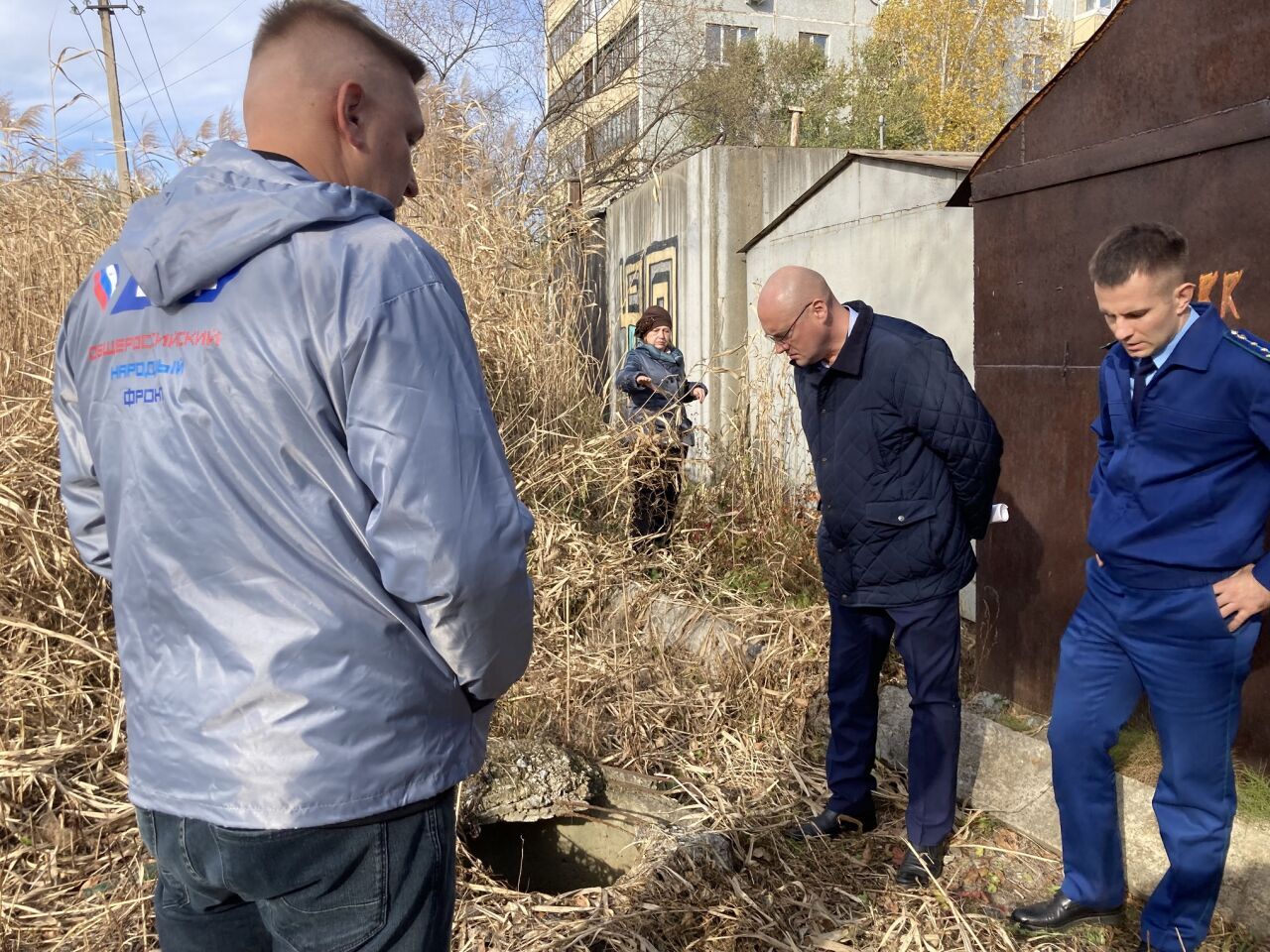 Опасная зона с открытыми люками найдена в поселке Горького (ФОТО) — Новости  Хабаровска