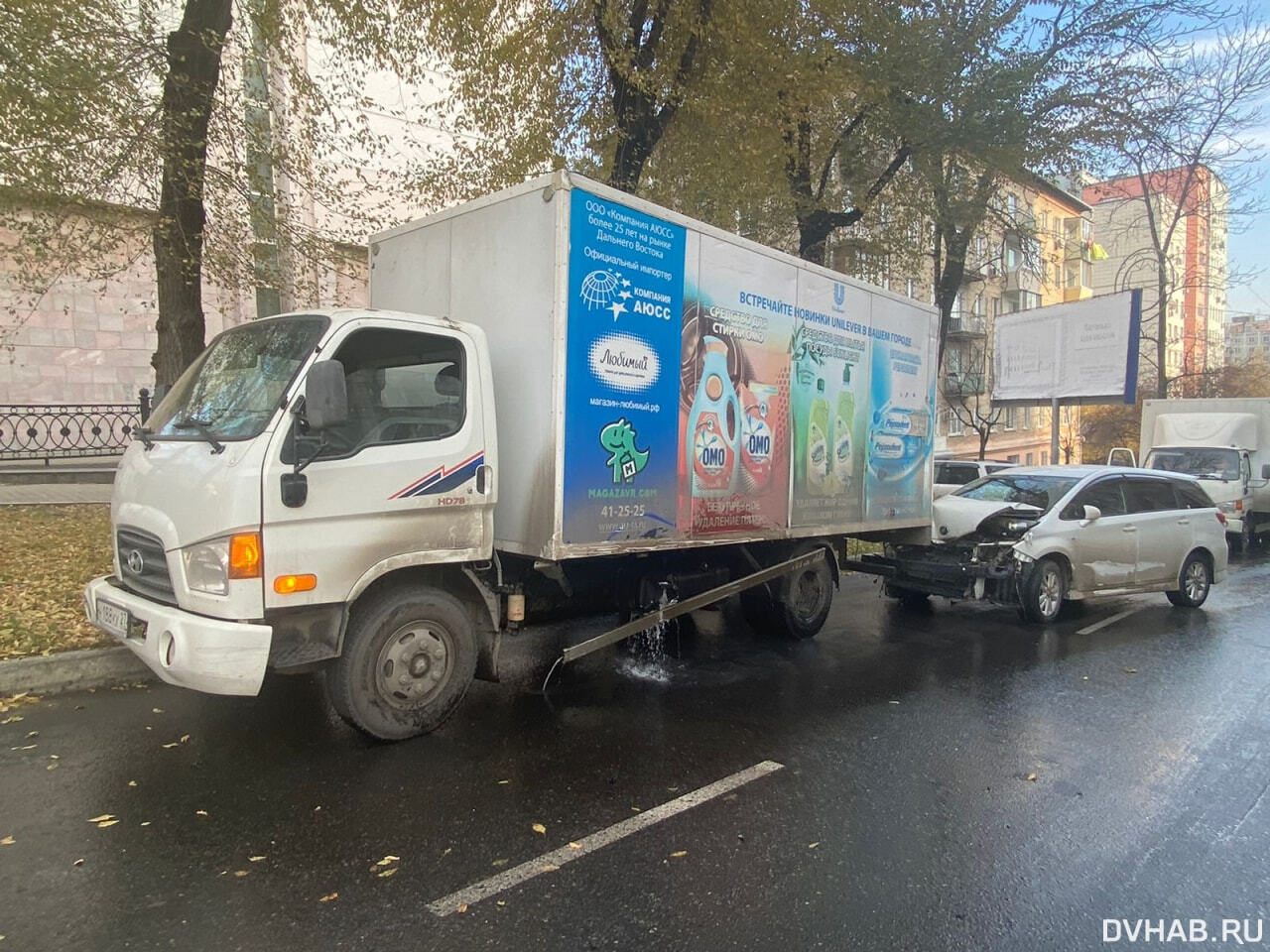 В спешке хабаровчанка врезалась в попутный грузовик на Запарина (ФОТО) —  Новости Хабаровска