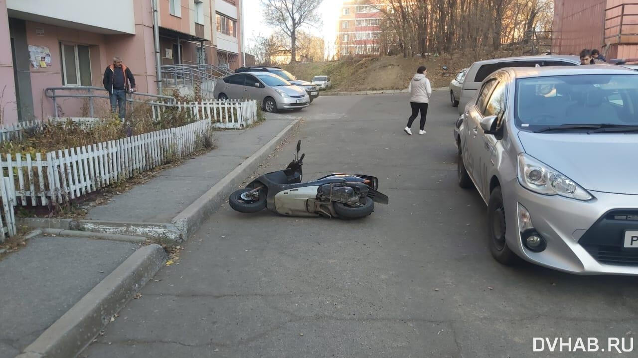 В реанимацию отправил хабаровчанку подросток на скутере в Кировском районе  — Новости Хабаровска