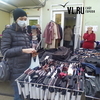 Некоторые предприниматели из сгоревшего Некрасовского рынка со скидкой продают свой товар у «пепелища» (ФОТО)
