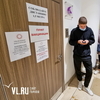 Владивостокцы часами сидят в очередях в мобильных пунктах вакцинации (ФОТО)