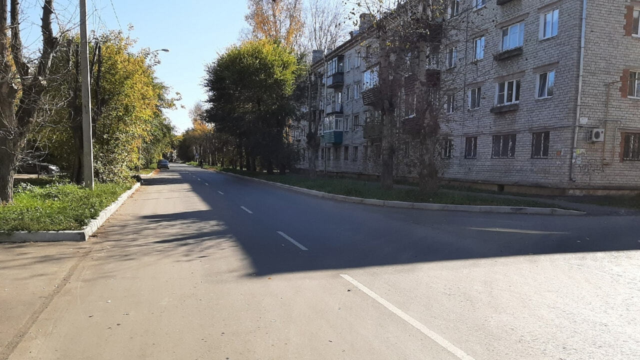 Обрезка аварийных деревьев проходит в Комсомольске-на-Амуре