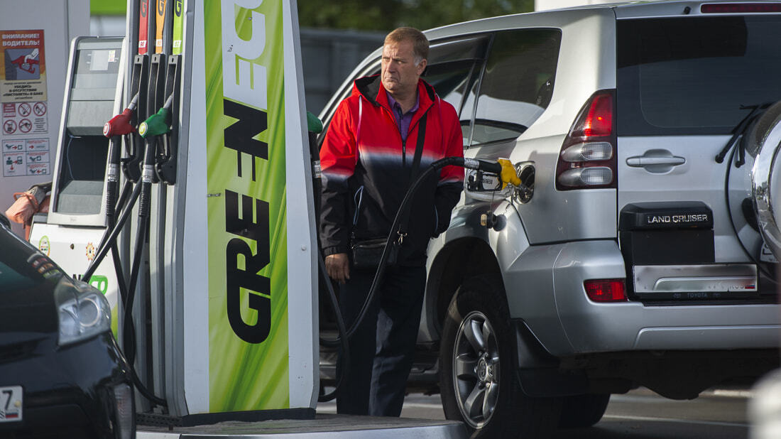 С праздником: цены на бензин взлетели в Хабаровске (ФОТО)