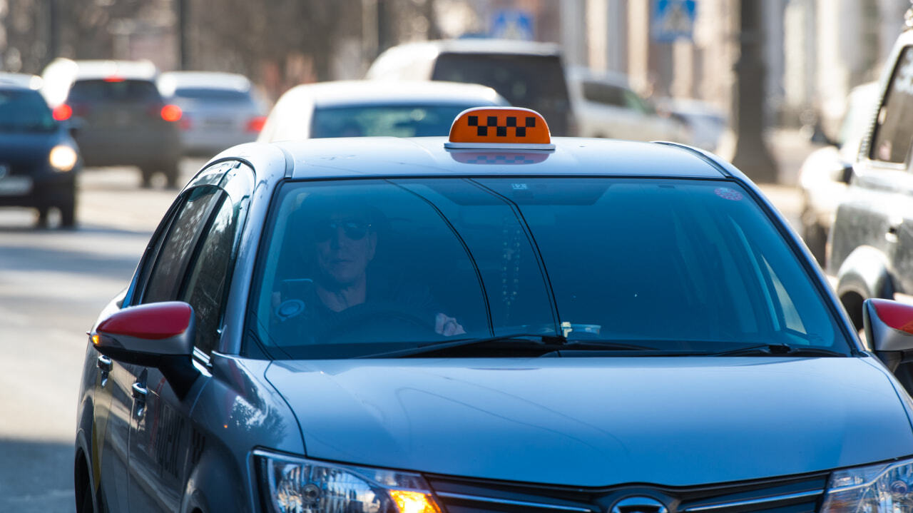 В нелегальный бизнес уходят таксисты из-за ковидных ограничений в Хабаровске