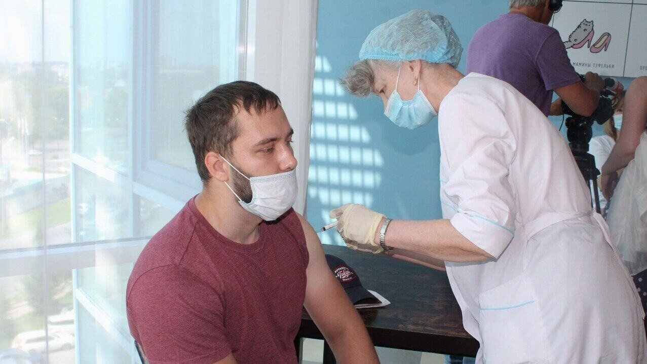 Билеты в кино и бассейн подарили жителям Хабаровского края за вакцинацию