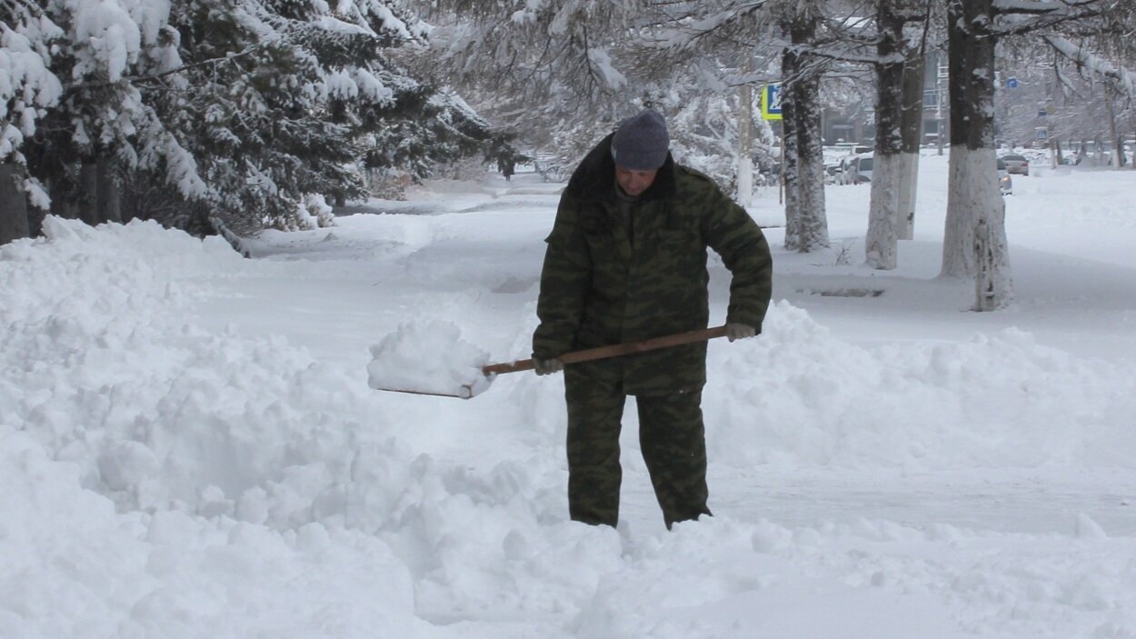 После ледяного дождя Комсомольск засыпало снегом (ФОТО)