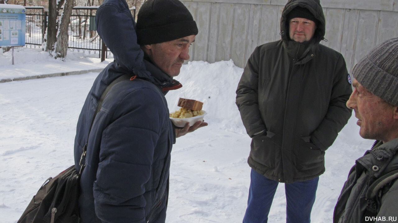 Бесплатно кормят бездомных в Комсомольске только по будням (ФОТО) — Новости  Хабаровска