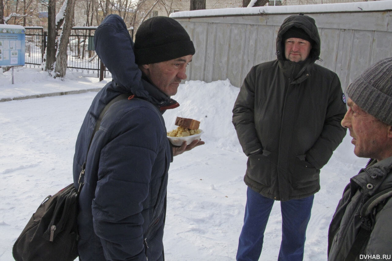 Бесплатно кормят бездомных в Комсомольске только по будням (ФОТО) — Новости  Хабаровска