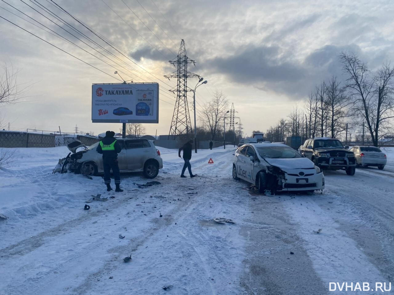 Перестроился: таксист протаранил встречную машину на проспекте 60-летия  Октября (ФОТО) — Новости Хабаровска