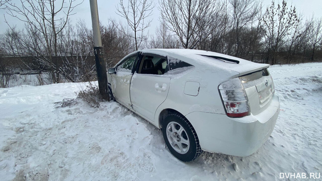 Таксист на Prius изуродовал своего клиента, врезавшись в столб (ФОТО) —  Новости Хабаровска