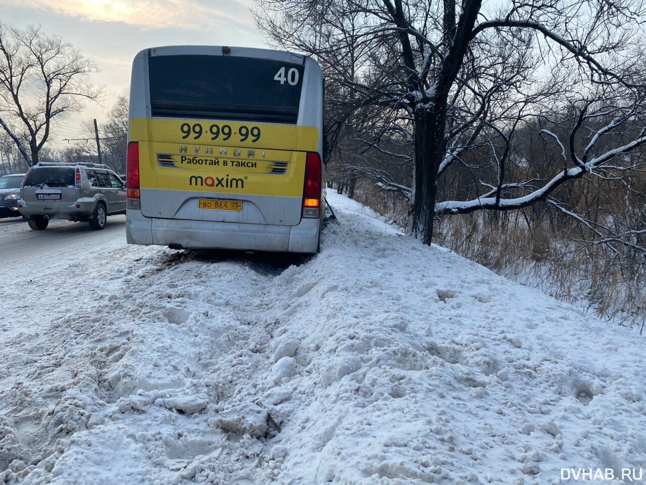 Завершая рейс, попал в ДТП водитель автобуса маршрута № 40 (ФОТО) — Новости  Хабаровска