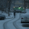 Машины засыпало снегом — newsvl.ru