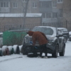 Владельцы авто чистят свои машины — newsvl.ru