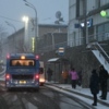 Люди ждут автобус — newsvl.ru