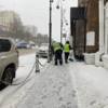 Рабочие чистят пешеходные дорожки — newsvl.ru