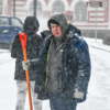 Ведётся работа по очистке пешеходных дорожек — newsvl.ru