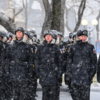 Военные моряки построились в ожидании прибытия командующего — newsvl.ru