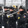Сводный оркестр штаба ТОФ стойко играл патриотическую музыку даже в мороз — newsvl.ru