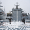 Моряки чистили от снега вертолётную площадку — newsvl.ru