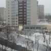 На Спиридонова, 11, в реконструированном под арендное жильё бывшем общежитии сорвало кусок обшивки с балкона. Фото читателей VL.ru — newsvl.ru