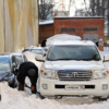 Во дворах много припаркованных машин, которые теперь не могут выехать  — newsvl.ru