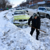 Многие машины оказались завалены снегом вдоль дорог  — newsvl.ru