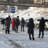 Люди в ожидании автобуса — newsvl.ru