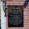 На табличке, установленной на входе в здание, написано, что с 1894 по 1904 год здесь действовал японский храм Урадзио хонгандзи — newsvl.ru