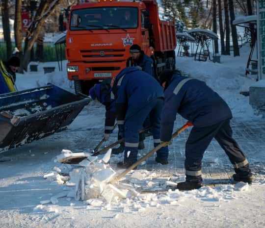 Самый большой открытый каток на Дальнем Востоке начали заливать в Хабаровске
