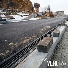 Во Владивостоке асфальтируют проезд к видовой площадке на сопке Бурачка 
