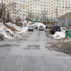 Большегрузы едут по дороге между домов — newsvl.ru
