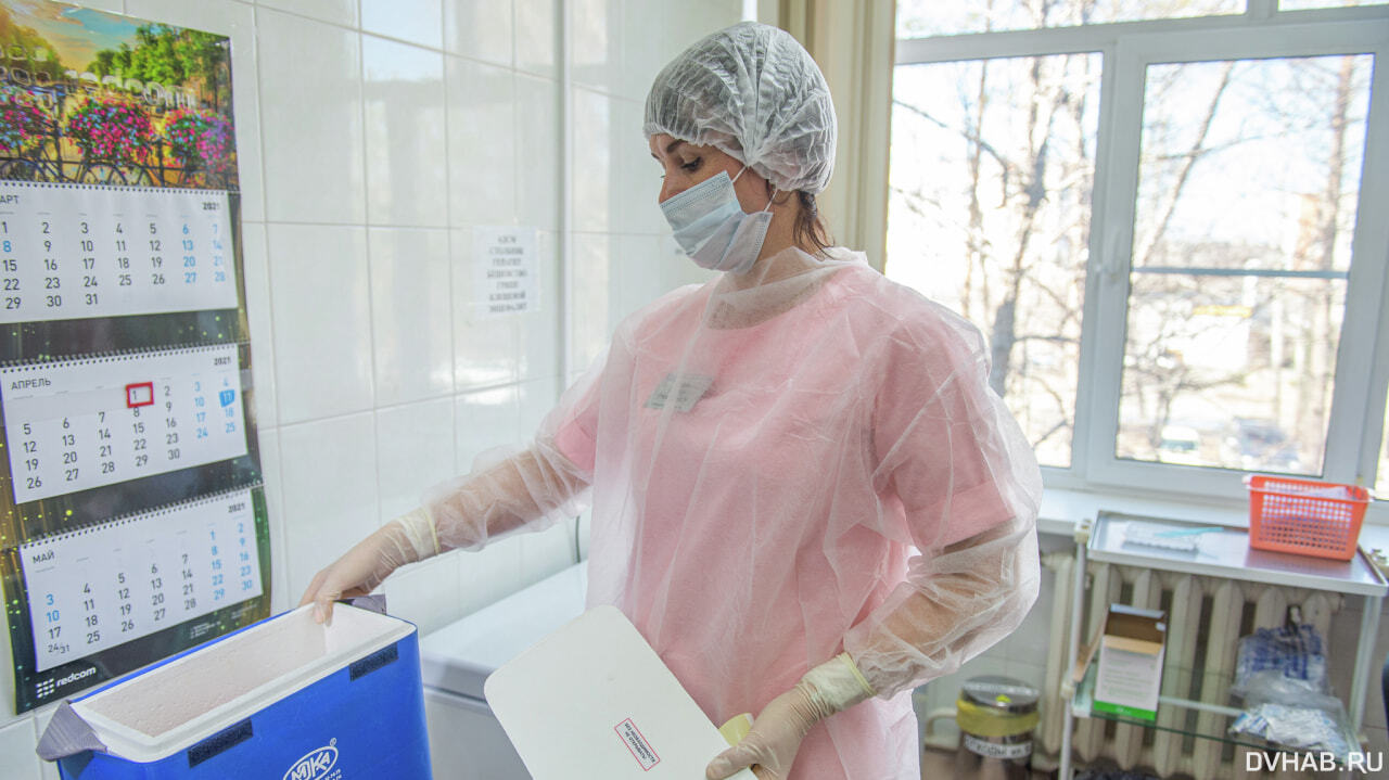 Десять процентов больных в ковидных госпиталях Хабаровска были привиты