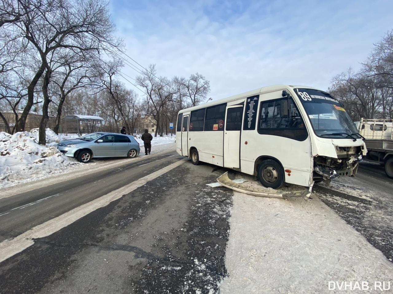 Таксист из Средней Азии устроил ДТП с автобусом на Краснореченской (ФОТО) —  Новости Хабаровска