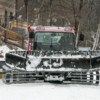 Снег на горе каждый день ровняют ратраком — newsvl.ru