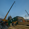 Рядом с катком лежали строительные материалы — newsvl.ru