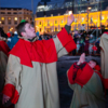 Рождественский хор "вооружили" праздничными свечами — newsvl.ru