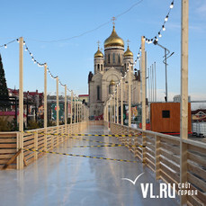 Каток на центральной площади Владивостока был закрыт целый день из-за поздней заливки 