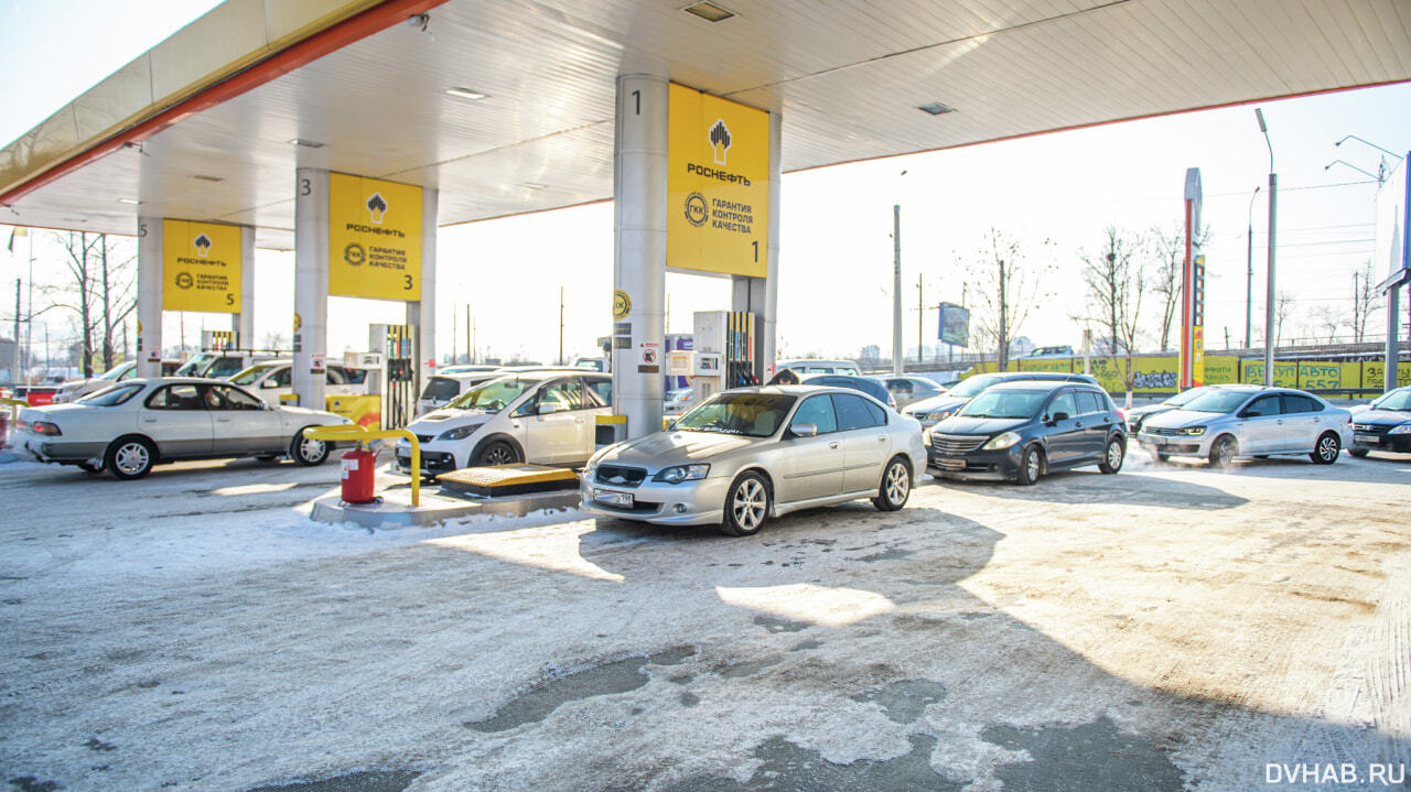 На зарплату 1 028 литров: эксперты оценили доступность бензина в Хабаровском крае