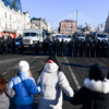 Во Владивостоке задержали десятки участников несанкционированного митинга — в их числе несовершеннолетние и журналисты — newsvl.ru