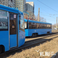 Из-за отключения электроэнергии во Владивостоке встали трамваи и не работали светофоры на Луговой 